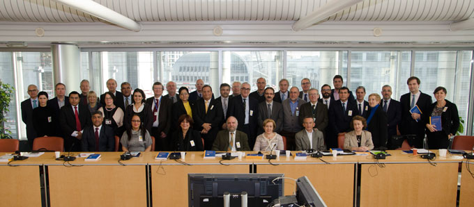 Participantes en el Taller internacional sobre los Consejos Económicos y Sociales